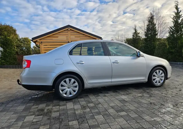 VOLKSWAGEN Jetta 2.0 TDI Sportline