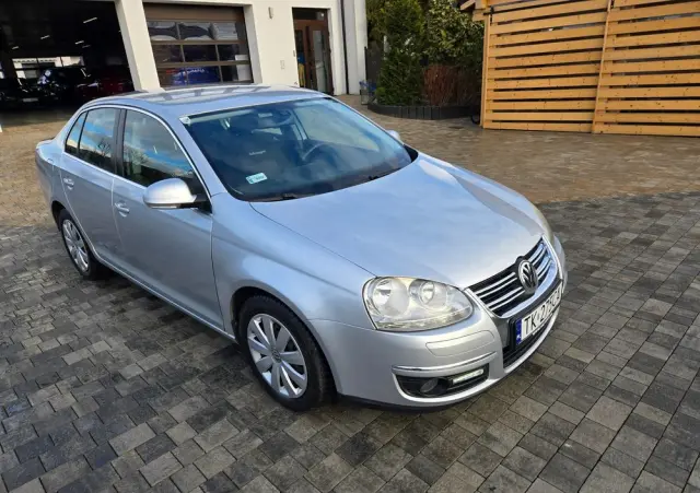 VOLKSWAGEN Jetta 2.0 TDI Sportline