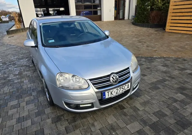 VOLKSWAGEN Jetta 2.0 TDI Sportline