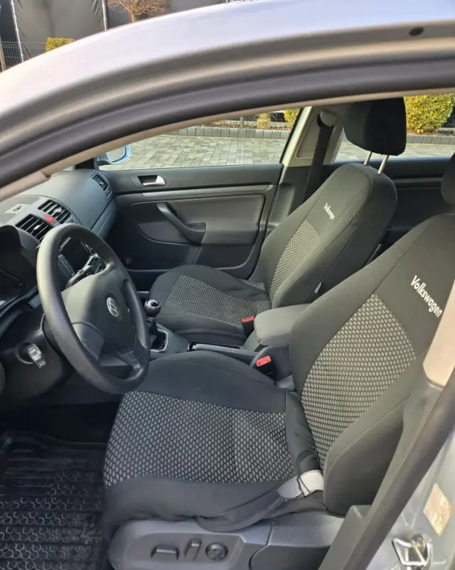 VOLKSWAGEN Jetta 2.0 TDI Sportline