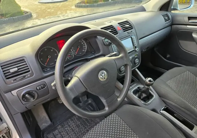 VOLKSWAGEN Jetta 2.0 TDI Sportline