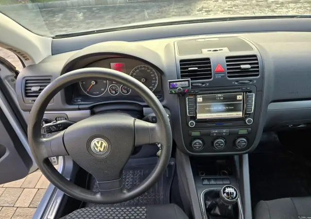 VOLKSWAGEN Jetta 2.0 TDI Sportline