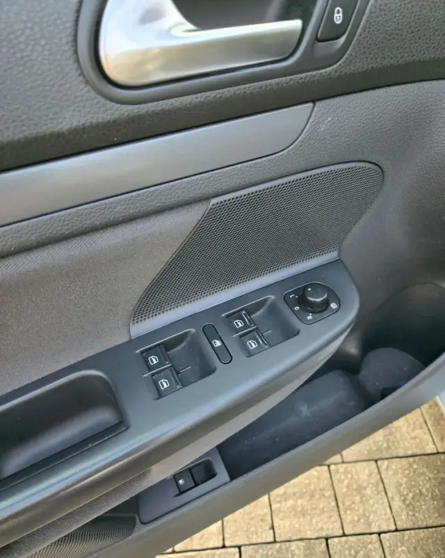 VOLKSWAGEN Jetta 2.0 TDI Sportline