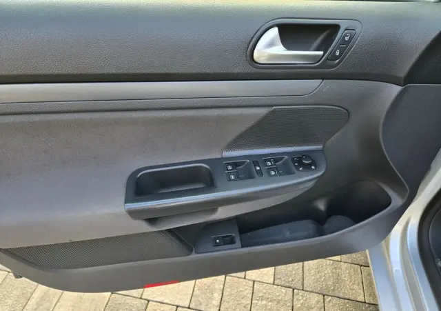 VOLKSWAGEN Jetta 2.0 TDI Sportline