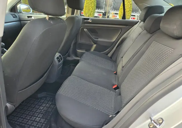 VOLKSWAGEN Jetta 2.0 TDI Sportline