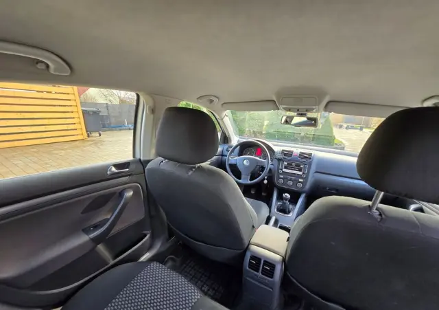 VOLKSWAGEN Jetta 2.0 TDI Sportline