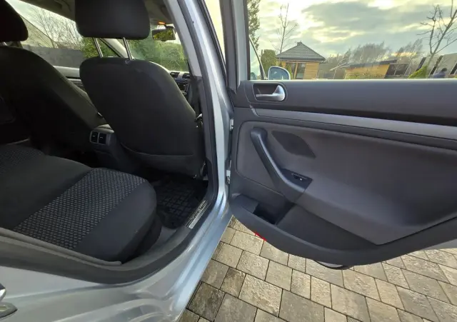 VOLKSWAGEN Jetta 2.0 TDI Sportline