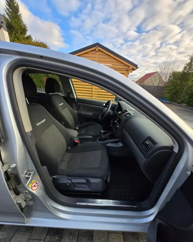 VOLKSWAGEN Jetta 2.0 TDI Sportline