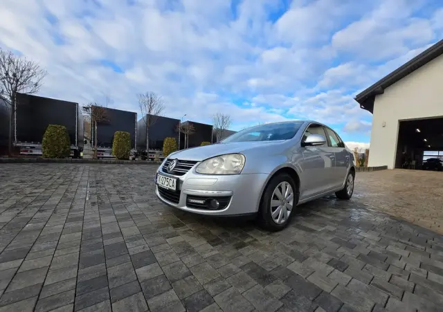 VOLKSWAGEN Jetta 2.0 TDI Sportline