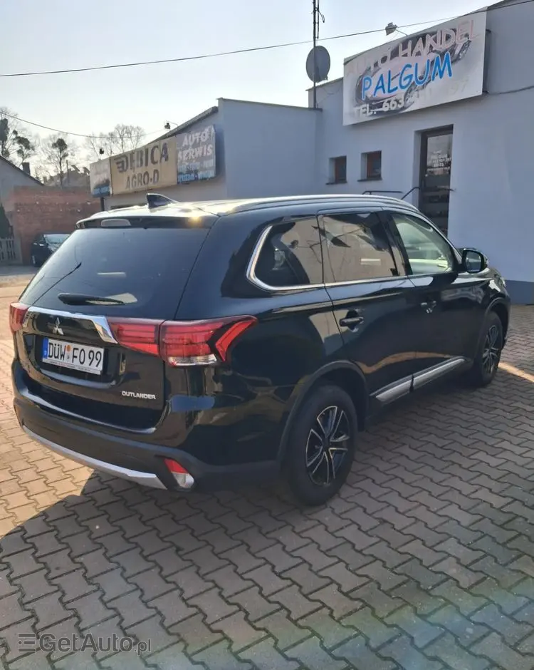 MITSUBISHI Outlander 