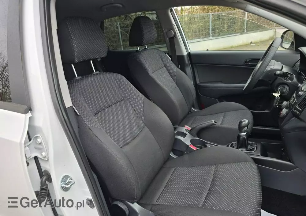 HYUNDAI I30 1.4 Base + World Cup