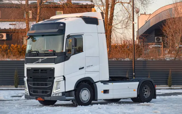 VOLVO FH500 / I-SAVE / EURO 6 / KLIMATYZACJA POSTOJOWA / ACC / LEDY / 2 ZBIORNIKI / FULL SPILERY / SERWISOWANY / SPROWADZONY 
