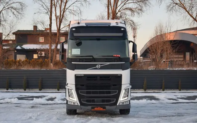 VOLVO FH500 / I-SAVE / EURO 6 / KLIMATYZACJA POSTOJOWA / ACC / LEDY / 2 ZBIORNIKI / FULL SPILERY / SERWISOWANY / SPROWADZONY 