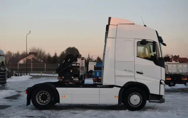 VOLVO FH500 / I-SAVE / EURO 6 / KLIMATYZACJA POSTOJOWA / ACC / LEDY / 2 ZBIORNIKI / FULL SPILERY / SERWISOWANY / SPROWADZONY 