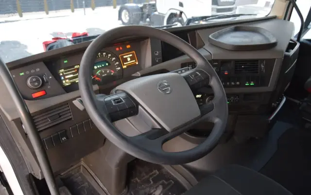 VOLVO FH500 / I-SAVE / EURO 6 / KLIMATYZACJA POSTOJOWA / ACC / LEDY / 2 ZBIORNIKI / FULL SPILERY / SERWISOWANY / SPROWADZONY 