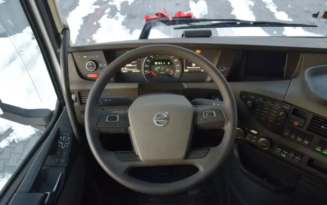 VOLVO FH500 / I-SAVE / EURO 6 / KLIMATYZACJA POSTOJOWA / ACC / LEDY / 2 ZBIORNIKI / FULL SPILERY / SERWISOWANY / SPROWADZONY 