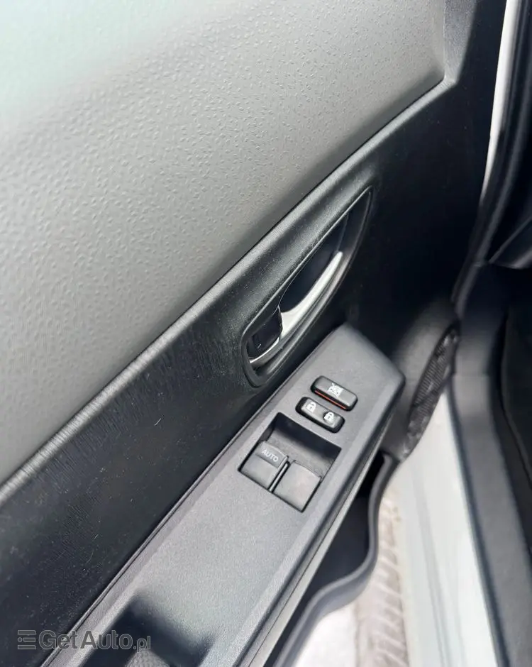 TOYOTA Yaris 1.0 VVT-i Trend