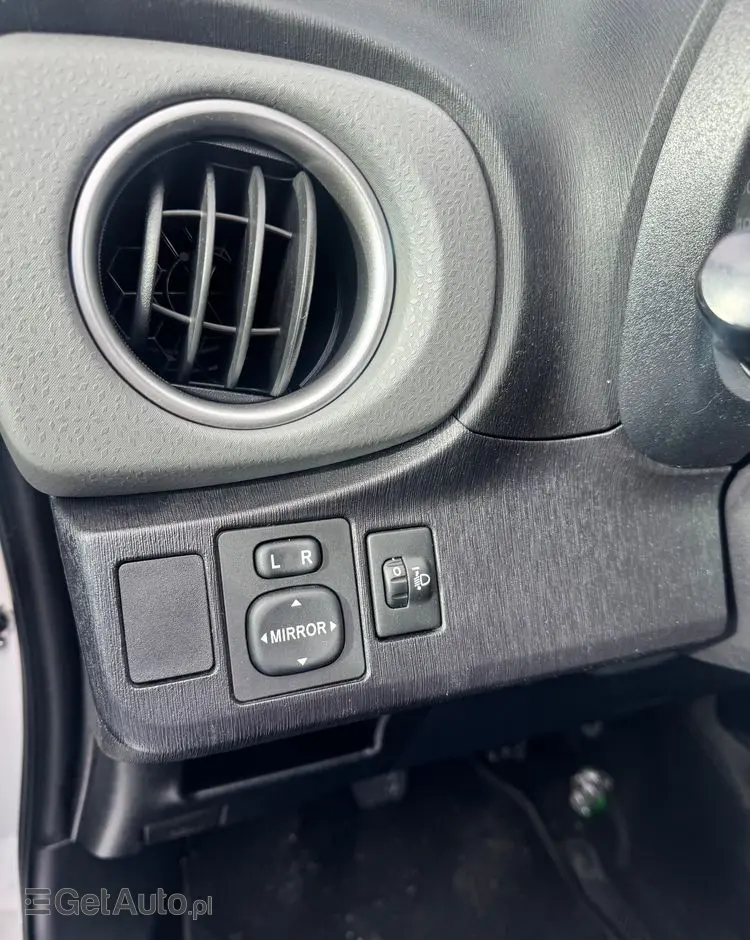 TOYOTA Yaris 1.0 VVT-i Trend