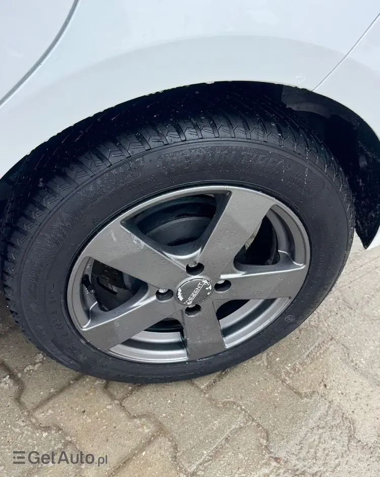 TOYOTA Yaris 1.0 VVT-i Trend