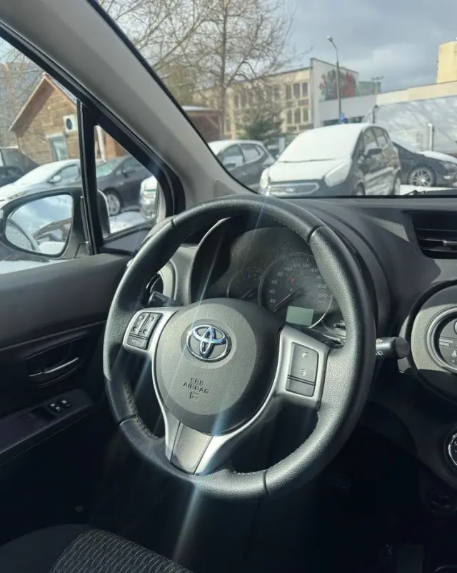 TOYOTA Yaris 1.0 VVT-i Trend