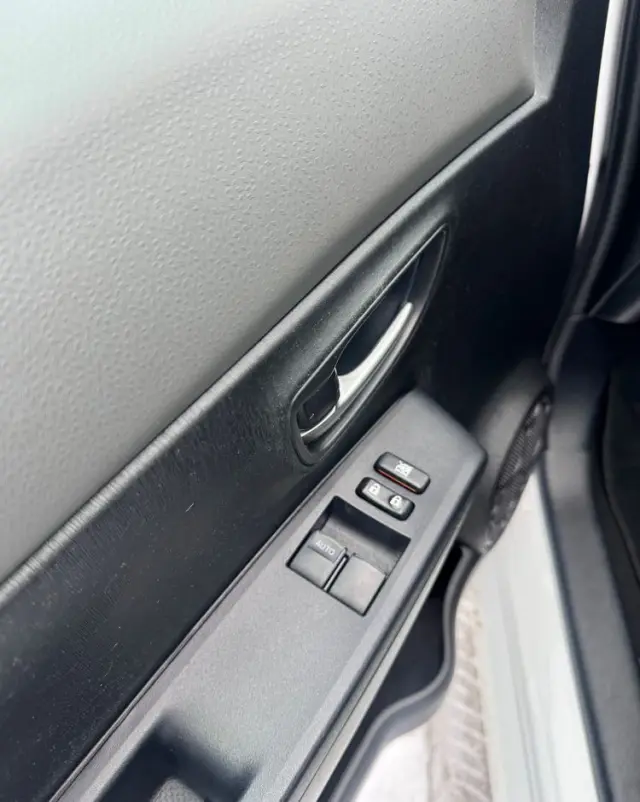 TOYOTA Yaris 1.0 VVT-i Trend