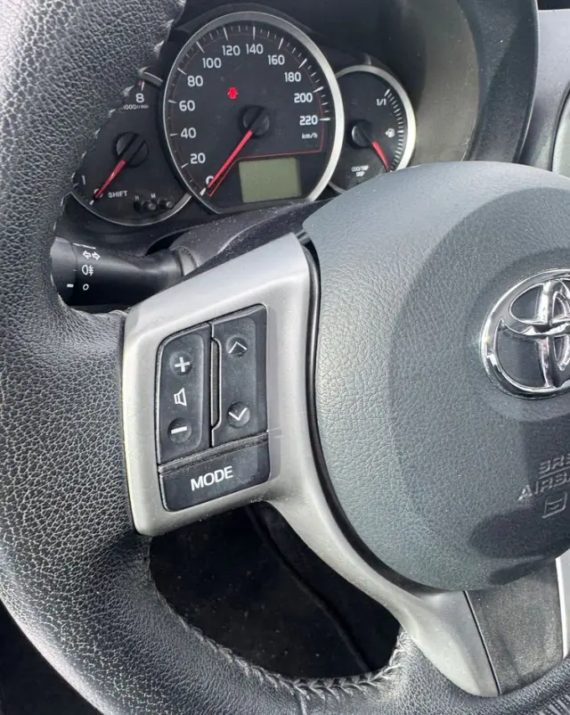 TOYOTA Yaris 1.0 VVT-i Trend