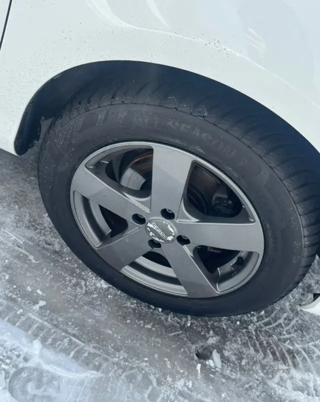 TOYOTA Yaris 1.0 VVT-i Trend