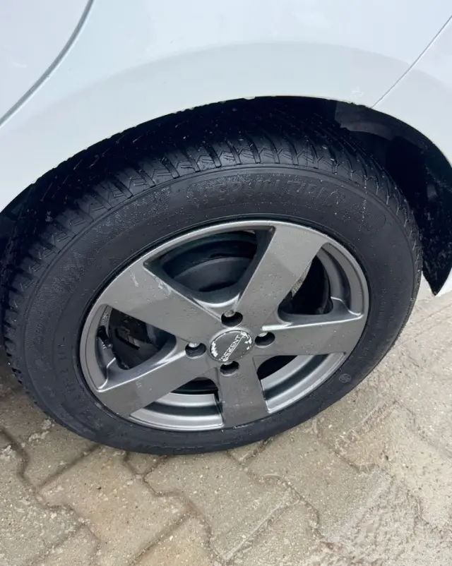 TOYOTA Yaris 1.0 VVT-i Trend