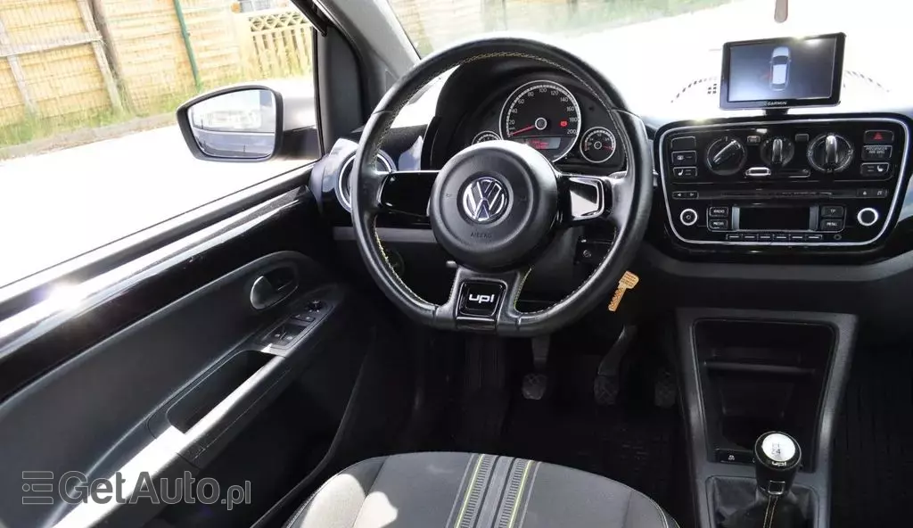 VOLKSWAGEN Up! 