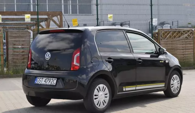 VOLKSWAGEN Up! 