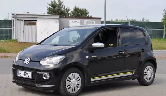 VOLKSWAGEN Up! 