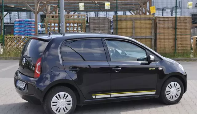 VOLKSWAGEN Up! 