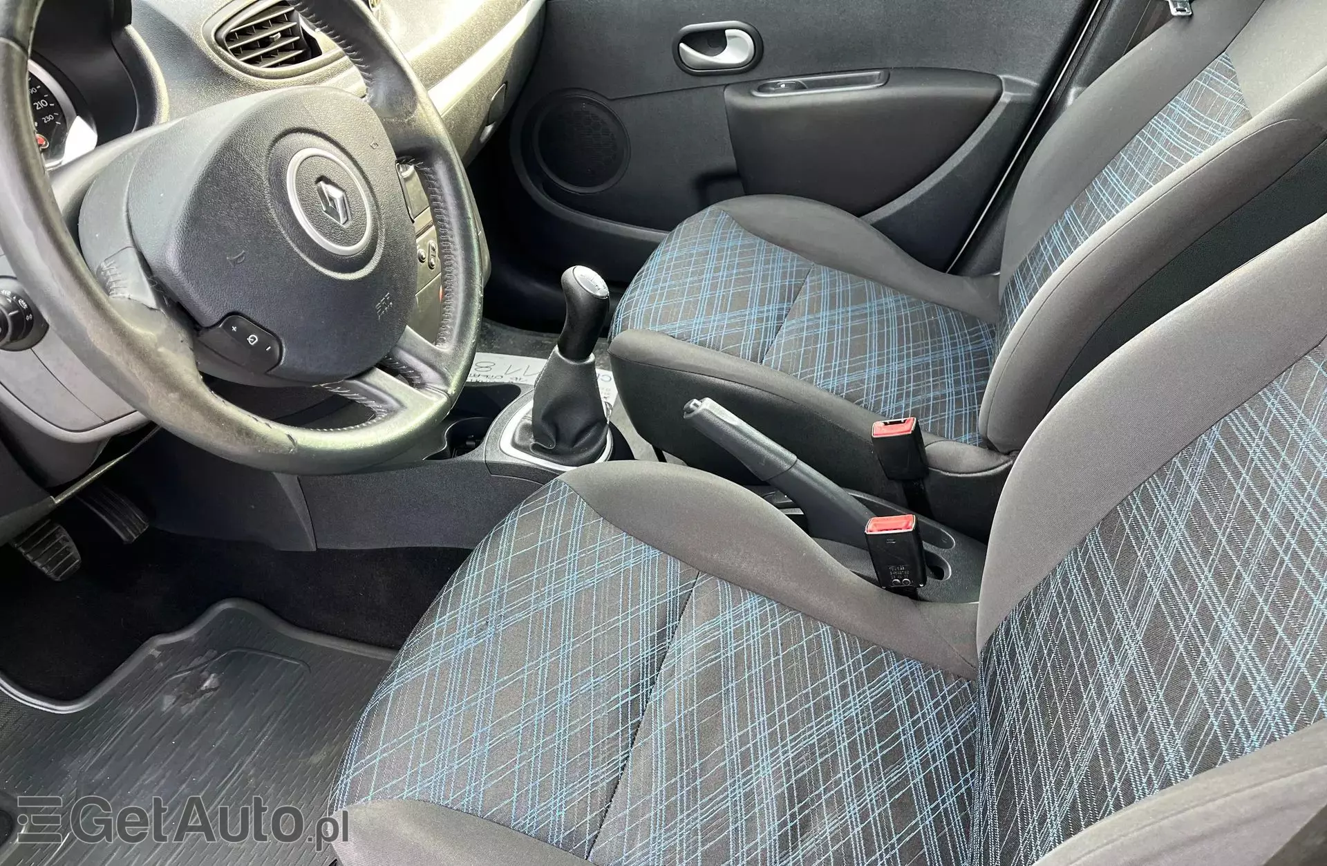 RENAULT Clio 1.2i 16V (75 KM)