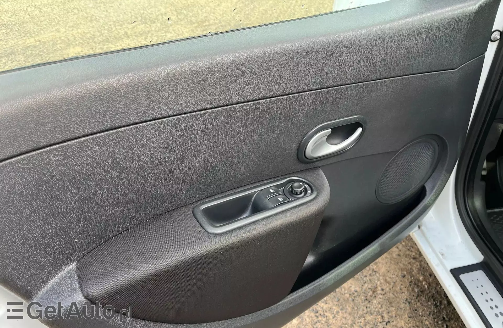 RENAULT Clio 1.2i 16V (75 KM)