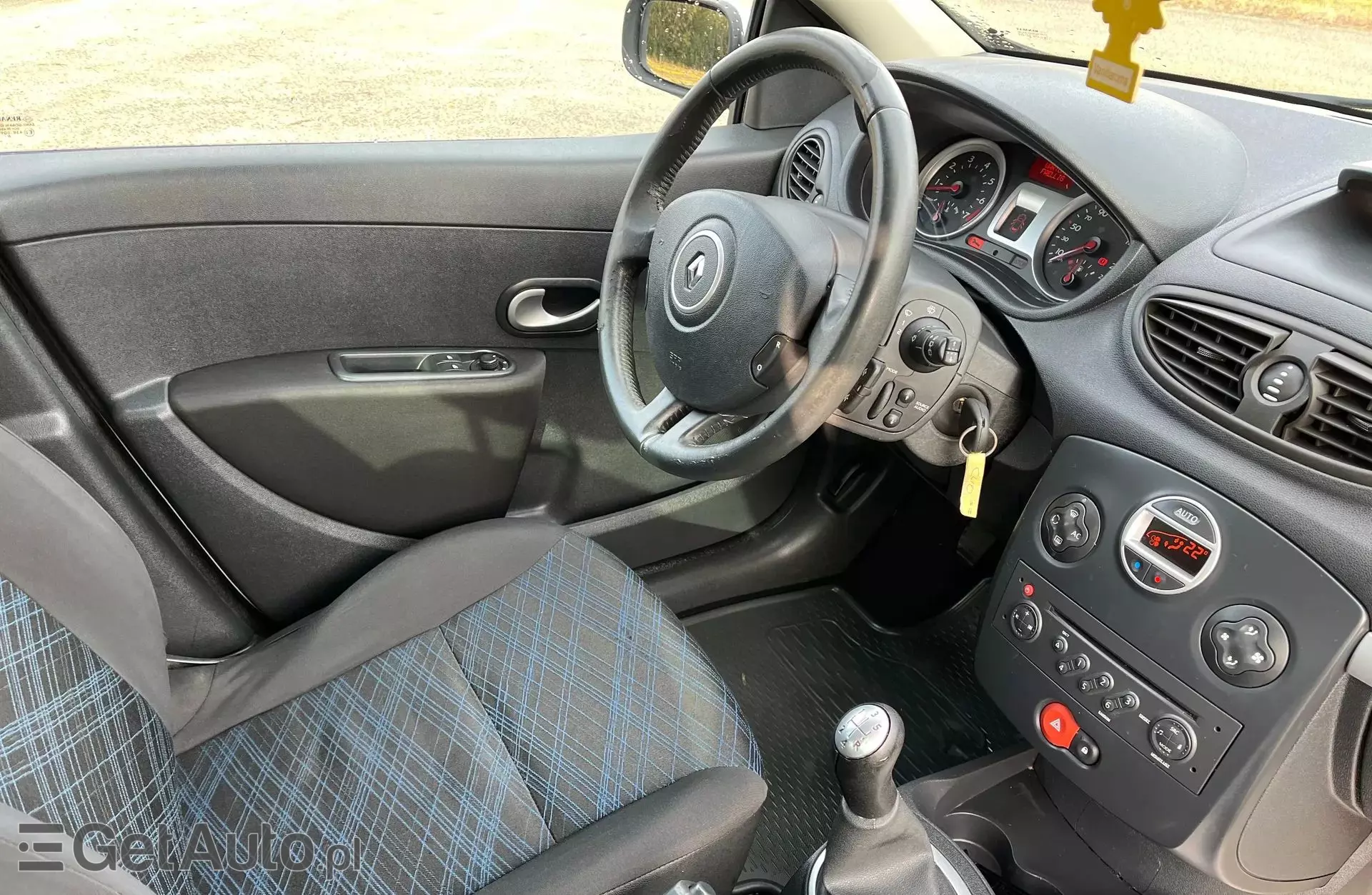 RENAULT Clio 1.2i 16V (75 KM)