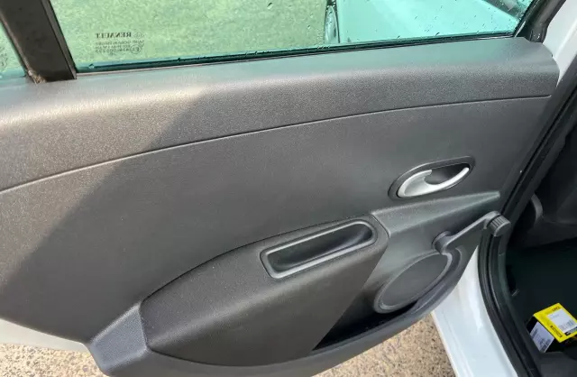 RENAULT Clio 1.2i 16V (75 KM)