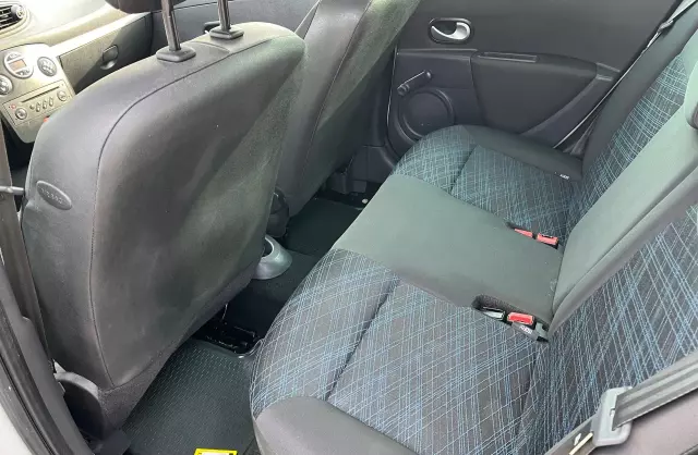 RENAULT Clio 1.2i 16V (75 KM)