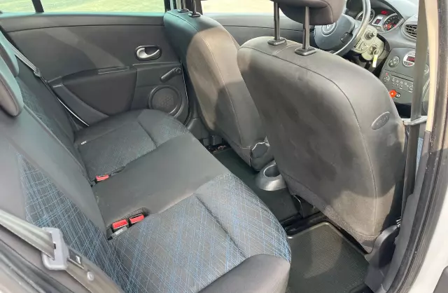 RENAULT Clio 1.2i 16V (75 KM)