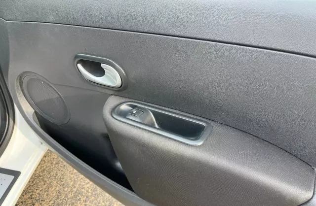 RENAULT Clio 1.2i 16V (75 KM)