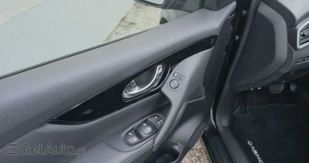 NISSAN Qashqai 1.3 DIG-T DCT N-CONNECTA