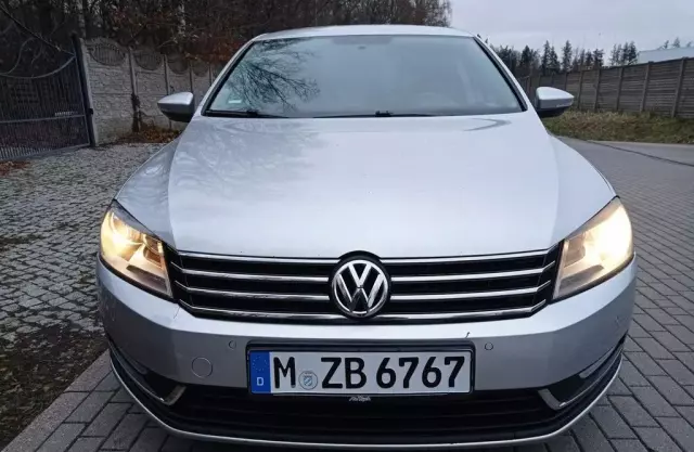 VOLKSWAGEN Passat 