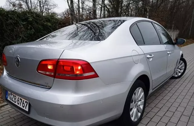VOLKSWAGEN Passat 