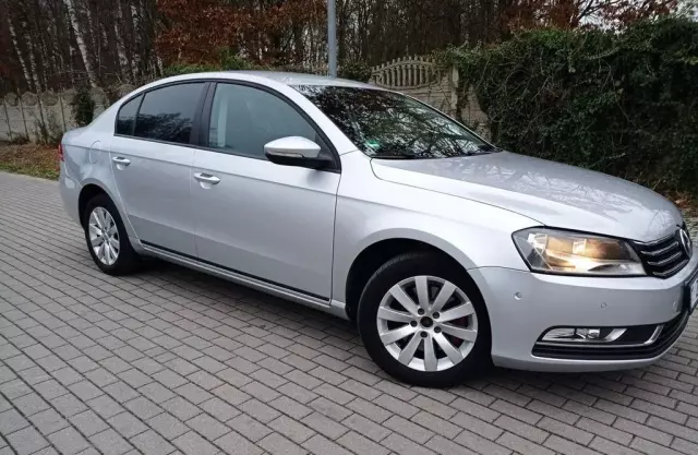 VOLKSWAGEN Passat 