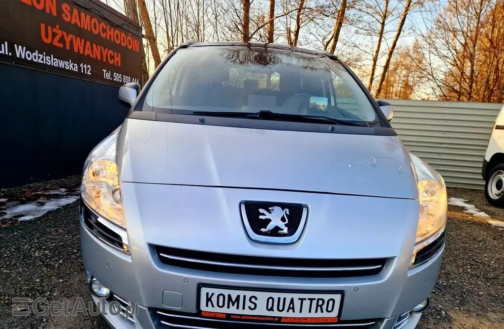 PEUGEOT 5008 