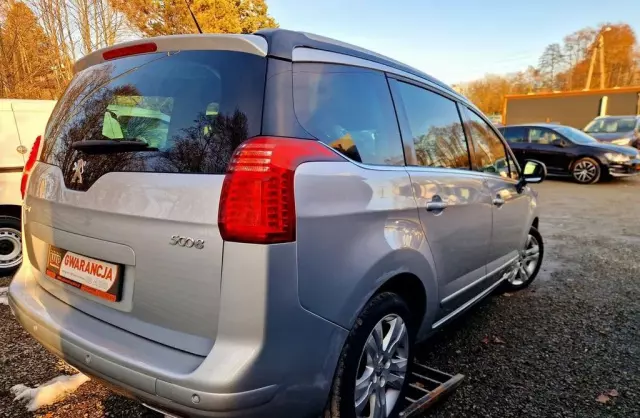 PEUGEOT 5008 
