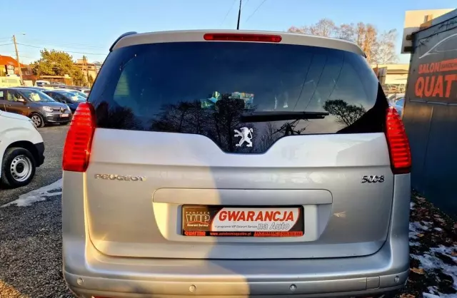 PEUGEOT 5008 