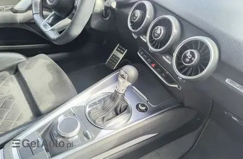 AUDI TT 