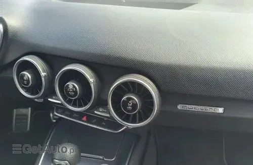 AUDI TT 