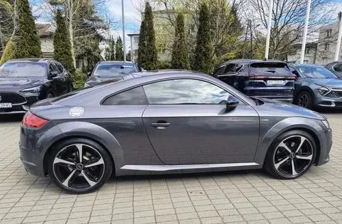AUDI TT 