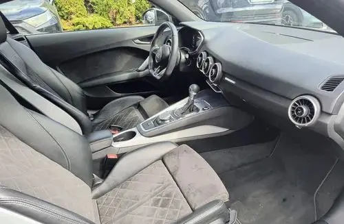 AUDI TT 